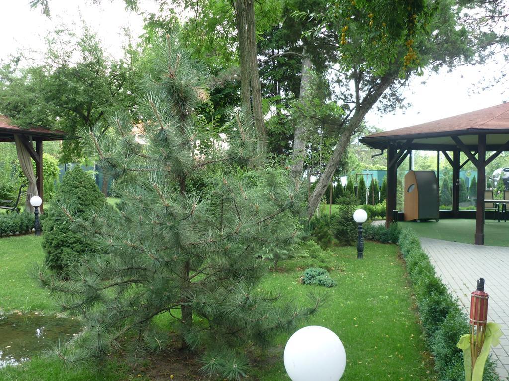 Hotel Baneasa Parc Bukarest Exterior foto