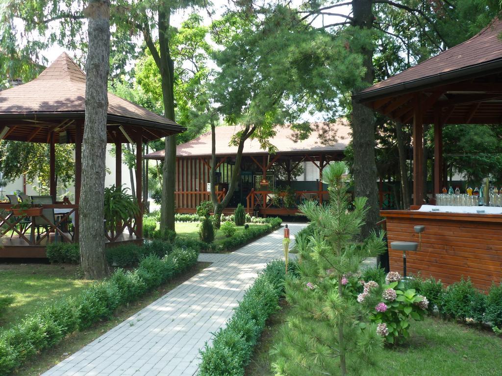 Hotel Baneasa Parc Bukarest Exterior foto