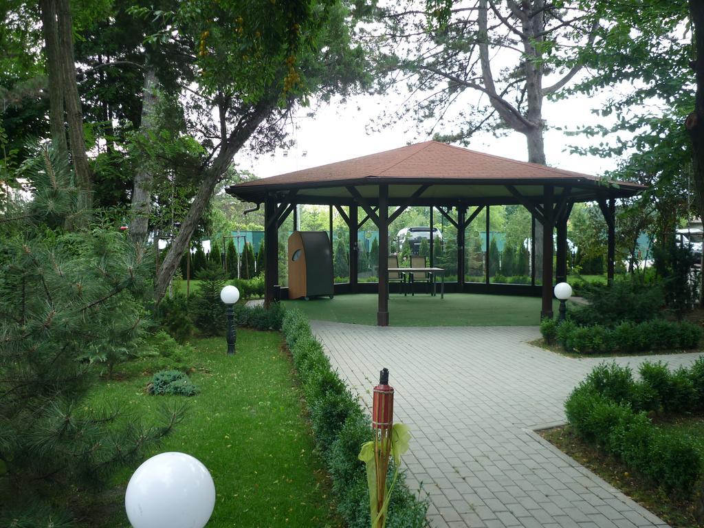 Hotel Baneasa Parc Bukarest Exterior foto