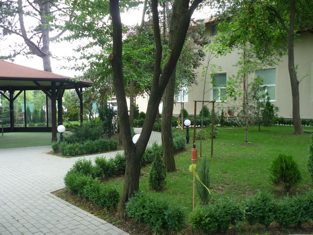 Hotel Baneasa Parc Bukarest Exterior foto