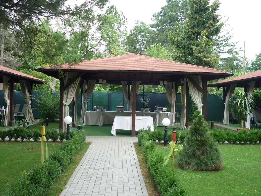 Hotel Baneasa Parc Bukarest Exterior foto